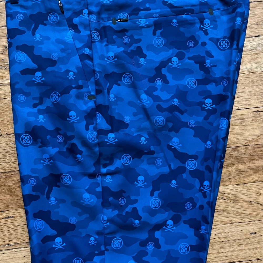 G/FORE NWOT Blue Camo Skull and T’s Golf Shorts. Waist 34. Zippered pockets.